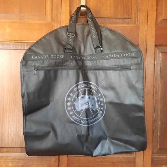 Canada Goose Artic Program black folding garment bag - Picture 10 of 11